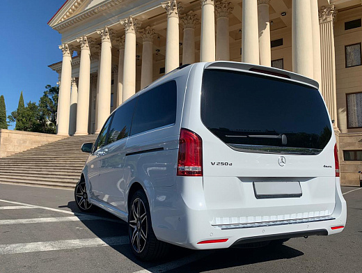 MERCEDES BENZ 4W V 250D 2018 AT